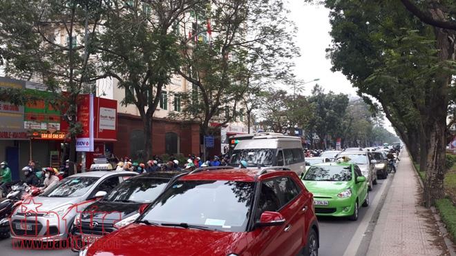 Các trục đường ra vành đai Hà Nội xuất hiện nhiều điểm ùn tắc ảnh 2